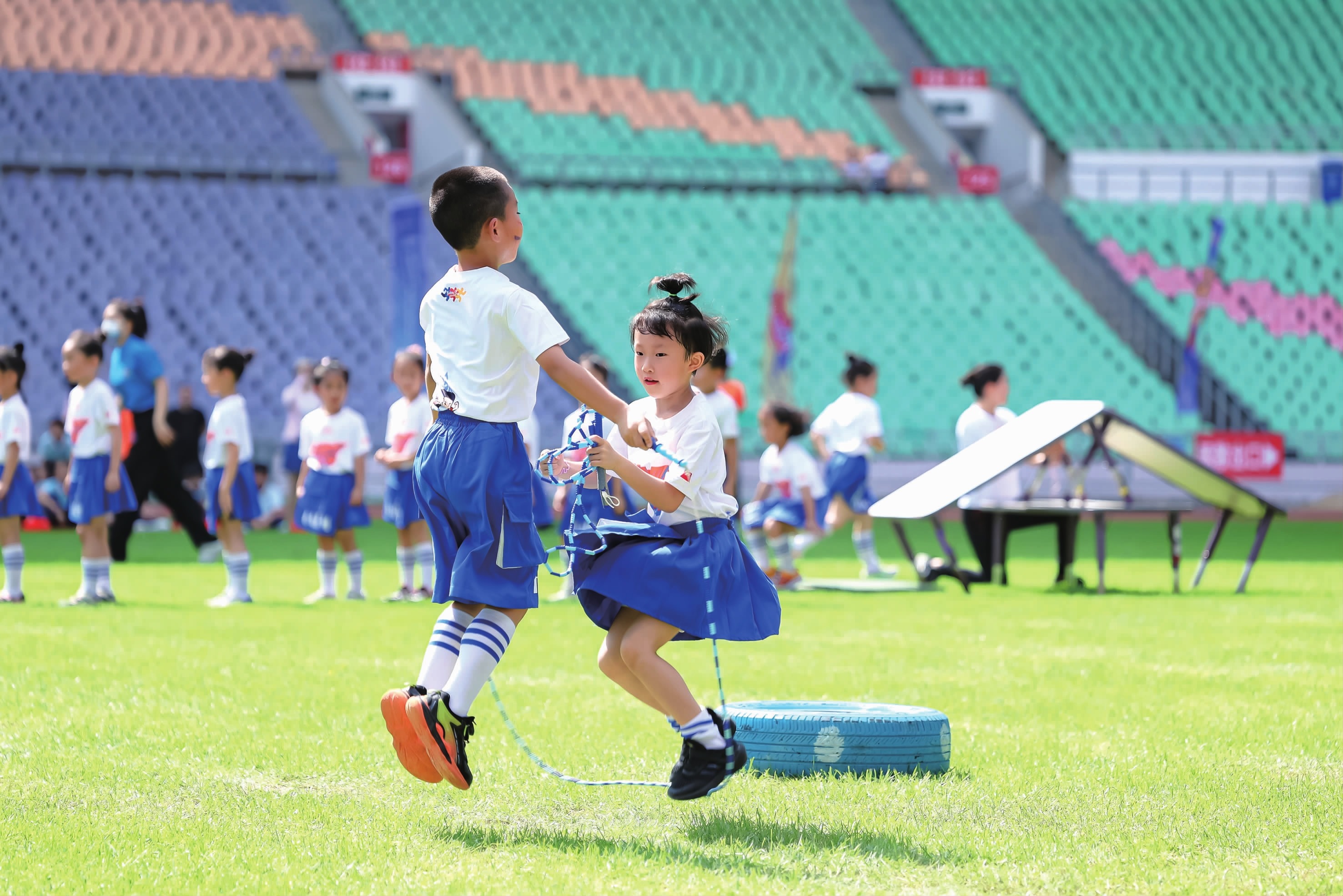 作为一名击球员除了要小心投手，更要小心接手